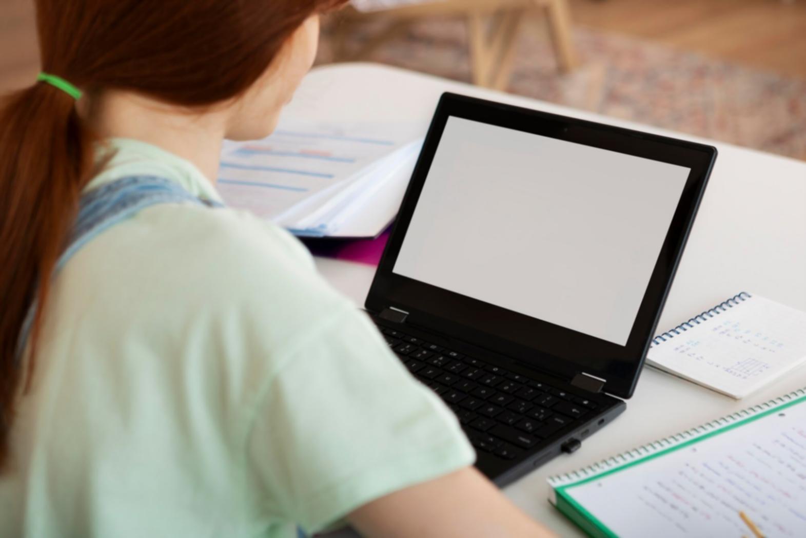 Gruppendiskussion während einer Budget-Review-Simulation